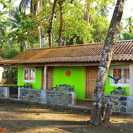 Hotel Oasis & Surf Camp サンタ・カタリナ エクステリア 写真