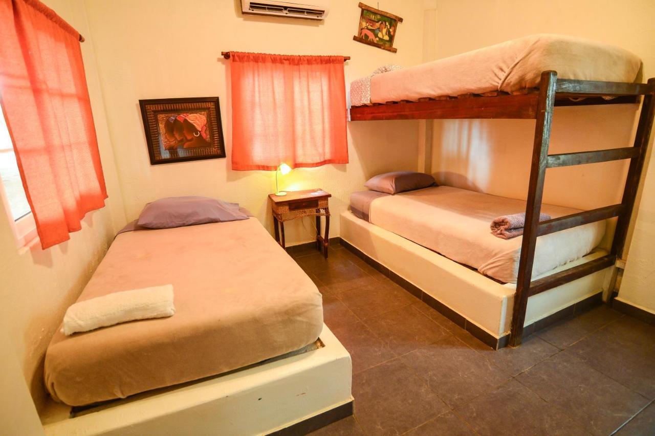 Hotel Oasis & Surf Camp サンタ・カタリナ エクステリア 写真