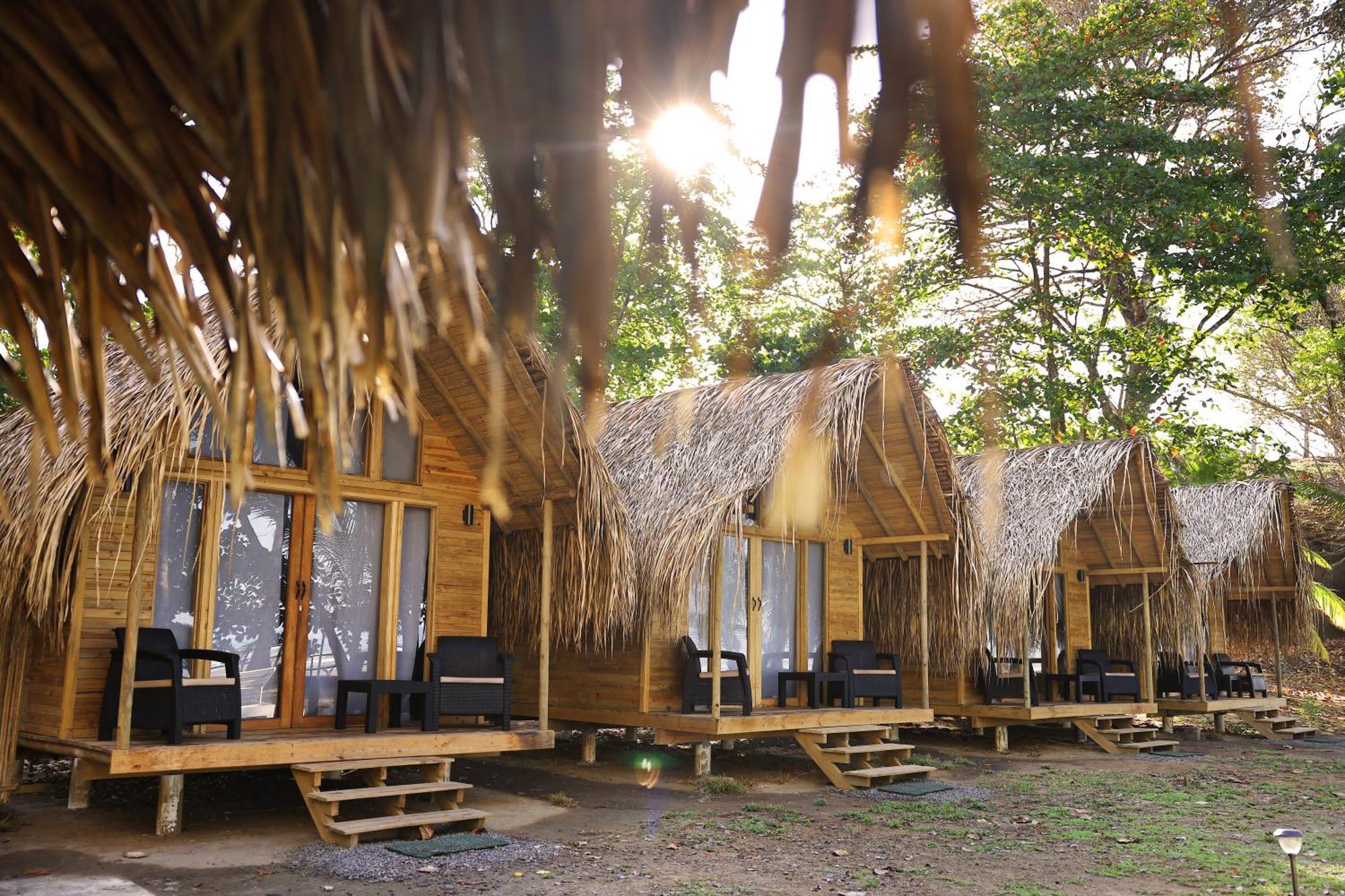 Hotel Oasis & Surf Camp サンタ・カタリナ エクステリア 写真